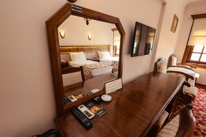 Chambre triple | Minibar, bureau, système d’insonorisation, accès au Wi-Fi (inclus)