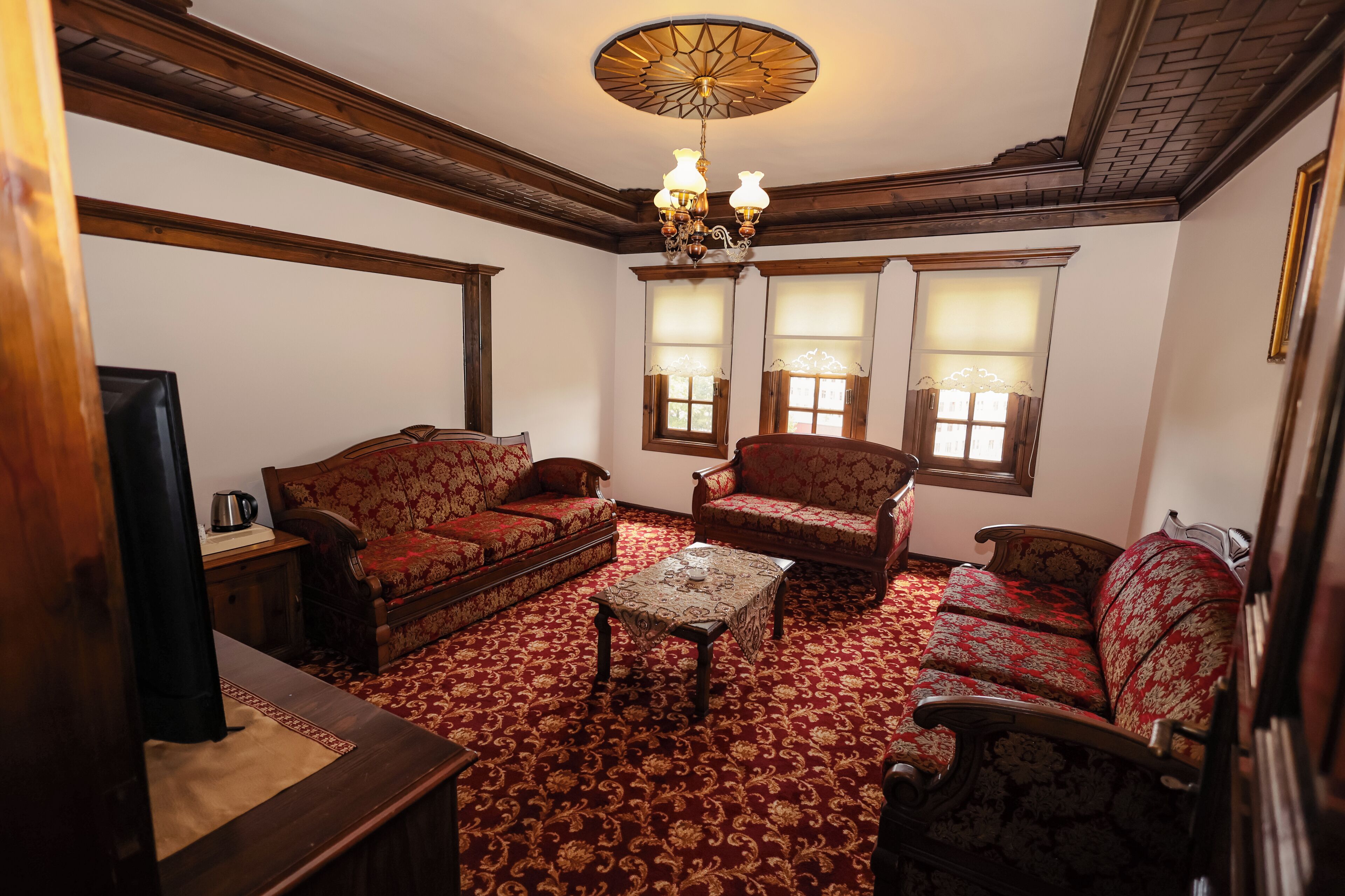 suite | minibar, desk, soundproofing, free wifi