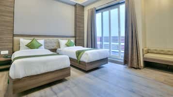 Deluxe Room | Desk, free WiFi