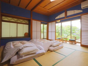Chambre Tradition, non-fumeur (10 Tatami, with Private Toilet, Ume)