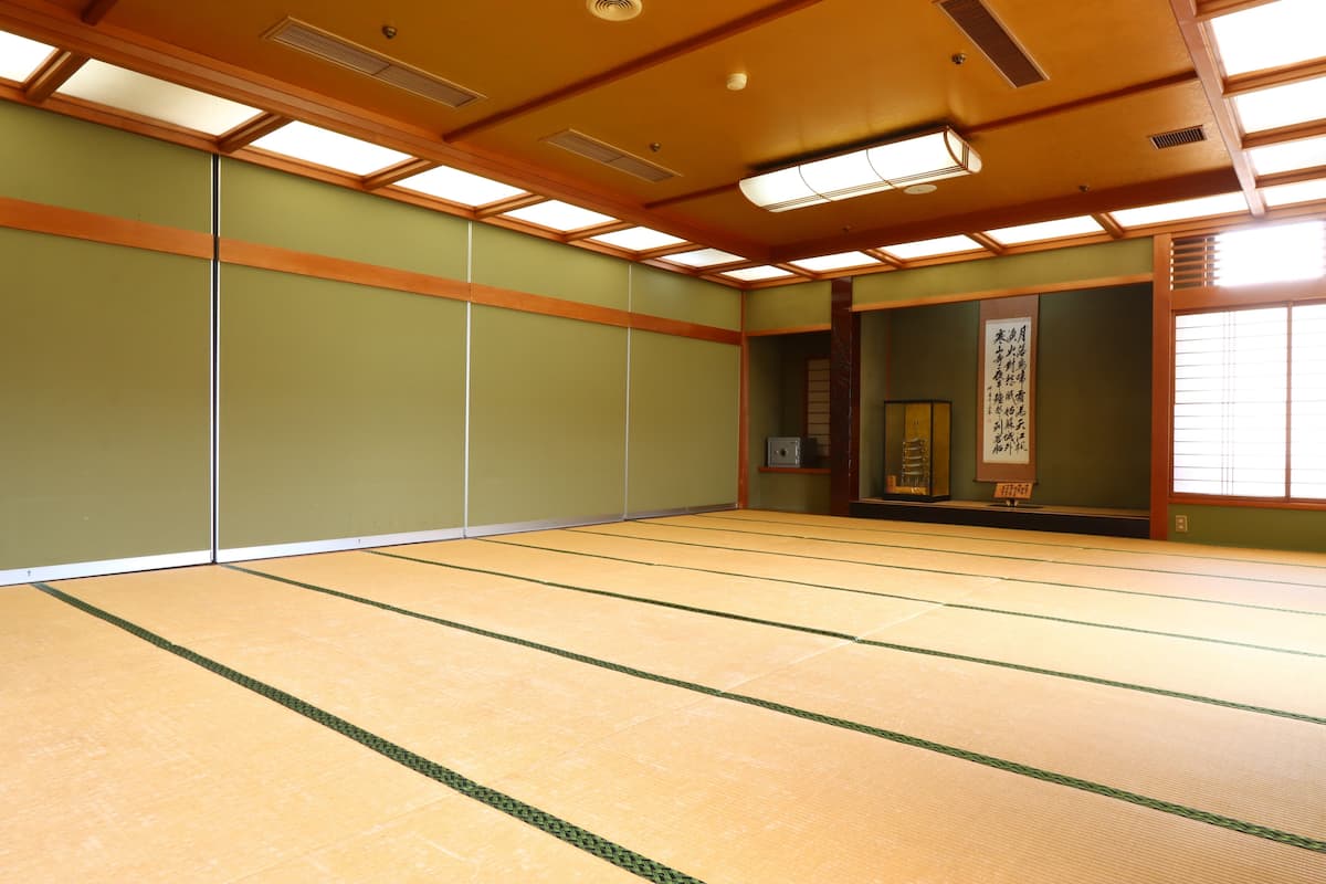 Japanilaistyylinen huone, tupakointi kielletty (Group room, 30 tatami mats) | Tallelokero huoneessa, ilmainen Wi-Fi