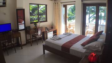 Kamar Premier (1st Floor) | Minibar, brankas, meja kerja, dan setrika/meja setrika