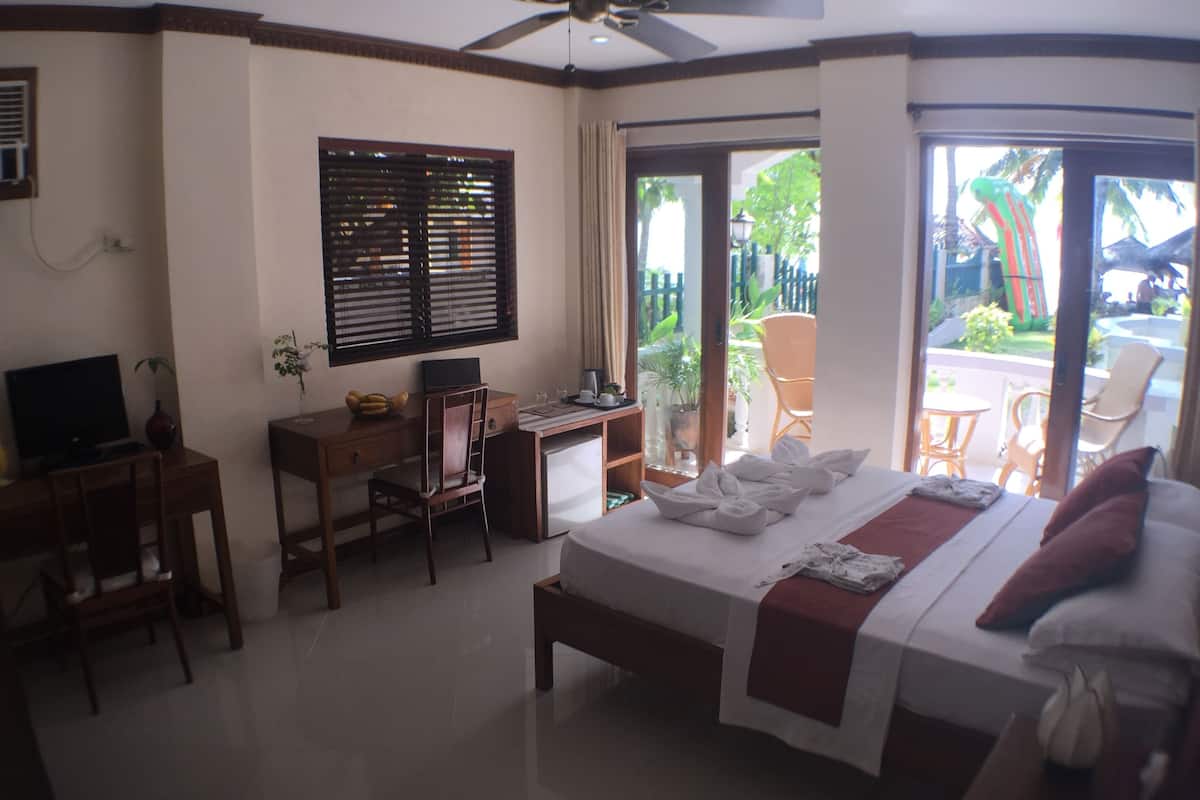 ห้องพรีเมียร์ (Ground Floor) | มินิบาร์, ตู้นิรภัยในห้องพัก, โต๊ะทำงาน, เตารีด/โต๊ะรีดผ้า