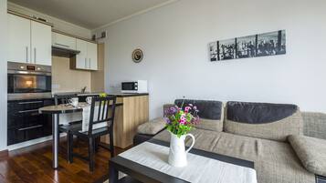 Apartment, 1 Bedroom (22 Elba) | Living area | Flat-screen TV