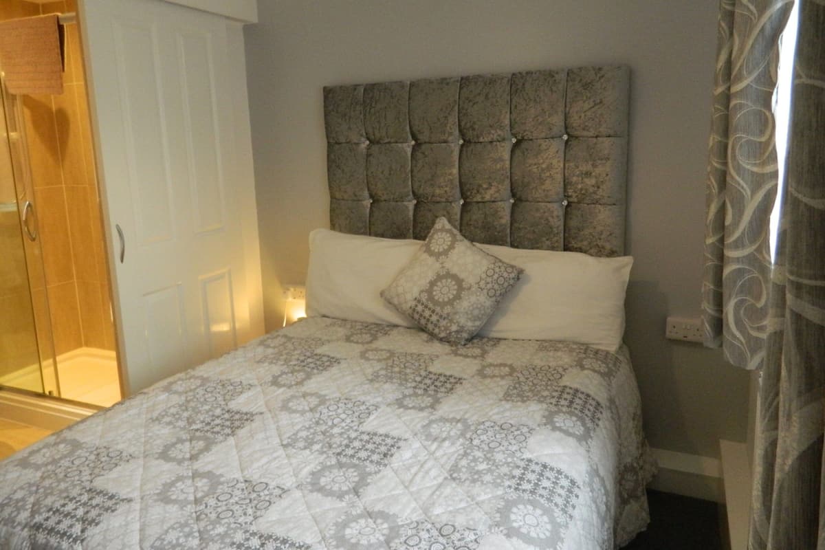 Apartment, 2 Bedrooms, Ground Floor (Apartment 9) | 2 bedrooms, iron/ironing board, bed sheets
