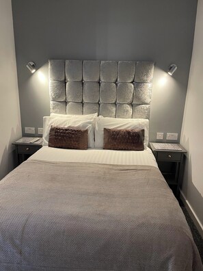 Fer et planche à repasser, draps fournis