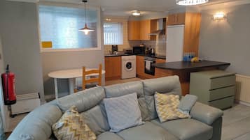 Deluxe Bungalow | 2 bedrooms, iron/ironing board, bed sheets