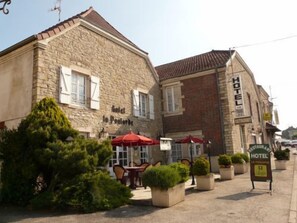 Front of property - Hôtel la Poularde (Louhans)