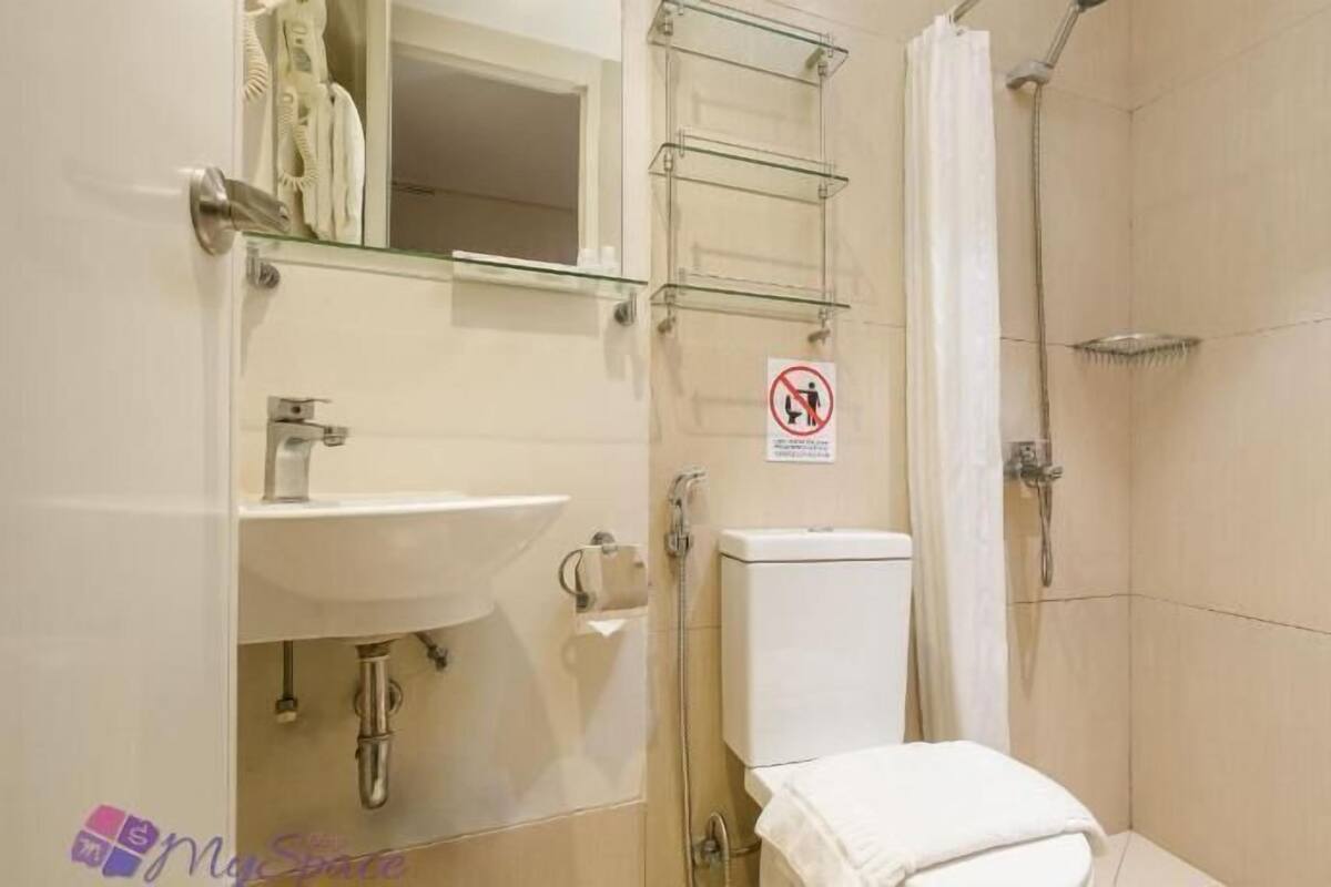 Bathroom | Shower, free toiletries, hair dryer, bidet