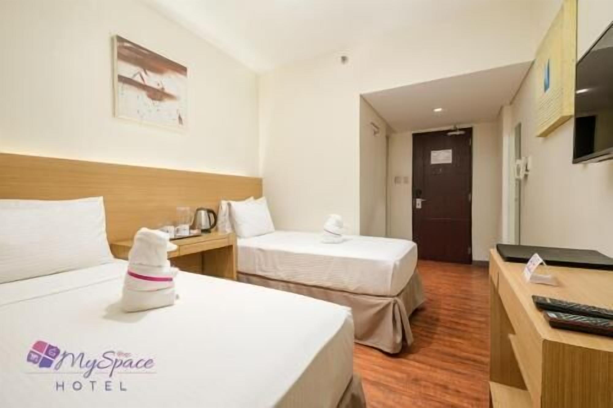 Hypo-allergenic bedding, Tempur-Pedic beds, desk, laptop workspace