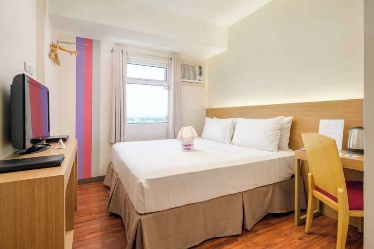 1 slaapkamer, hypoallergeen beddengoed, Tempur Pedic-bedden, een bureau