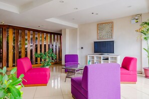 Lobby lounge - MySpace Hotel at BGC (Taguig)