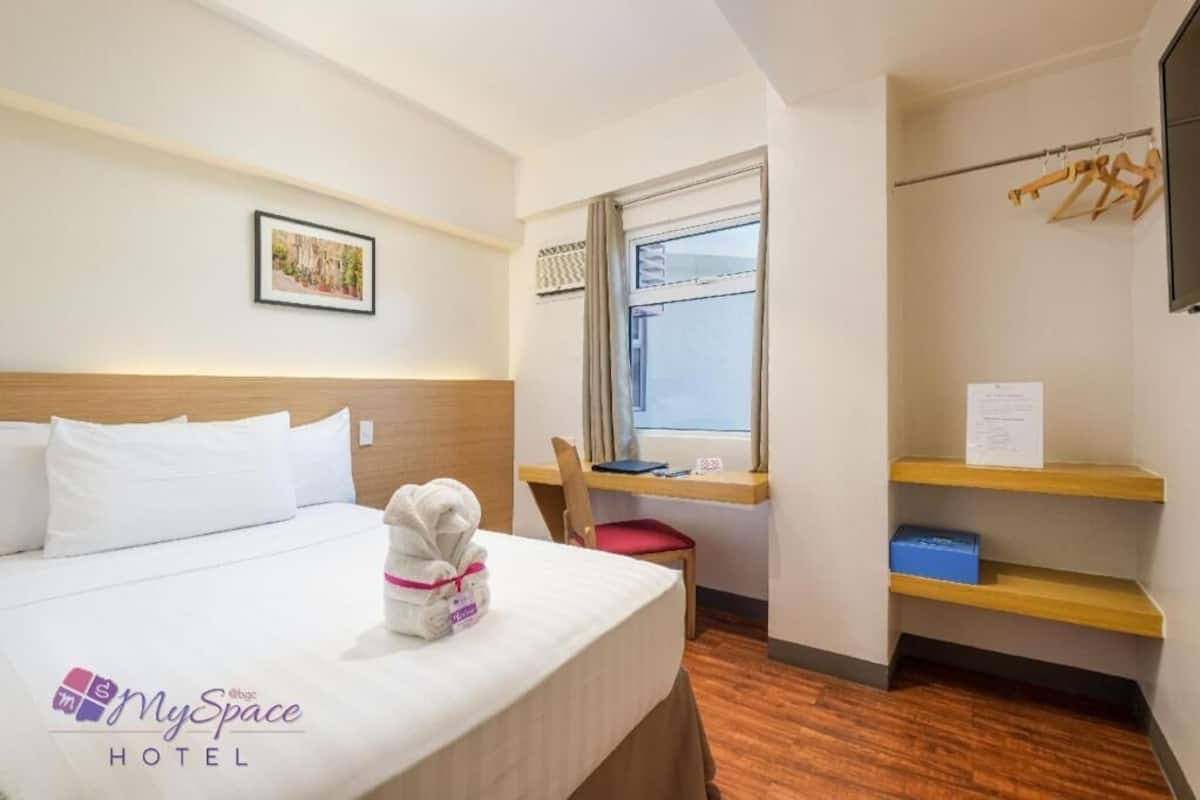 Hypo-allergenic bedding, Tempur-Pedic beds, desk, laptop workspace