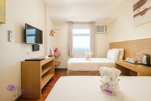 Deluxe Twin Room | Hypo-allergenic bedding, Tempur-Pedic beds, desk, laptop workspace - MySpace Hotel at BGC (Taguig)