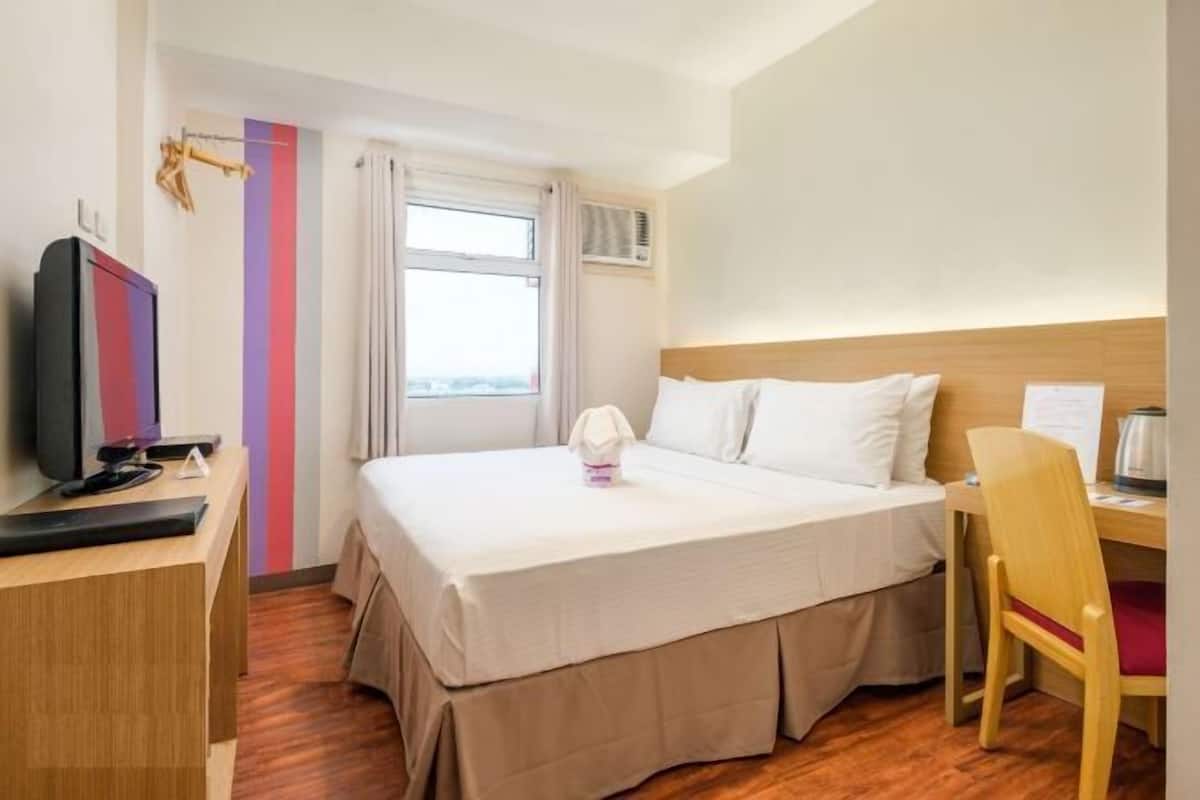 1 slaapkamer, hypoallergeen beddengoed, Tempur Pedic-bedden, een bureau