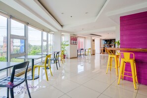 Breakfast, lunch, dinner served; local and international cuisine  - MySpace Hotel at BGC (Taguig)