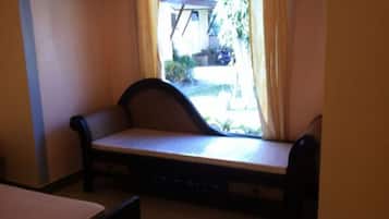 Deluxe Room | Desk, free WiFi