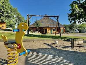 Children’s play area – outdoor