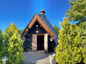 A rustic cabin with a sloped roof, wooden exterior, and a porch leading to the entrance. - Sarpsborg Apartments (Sarpsborg)