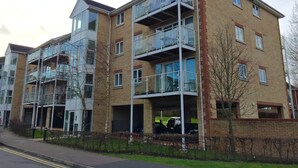 Front of property - Luxury Two Bedroom Apartments (Luton)