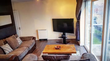 Luxury Apartment, 2 Bedrooms | Living room | Flat-screen TV