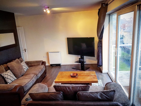 Luxury Apartment, 2 Bedrooms | Living room