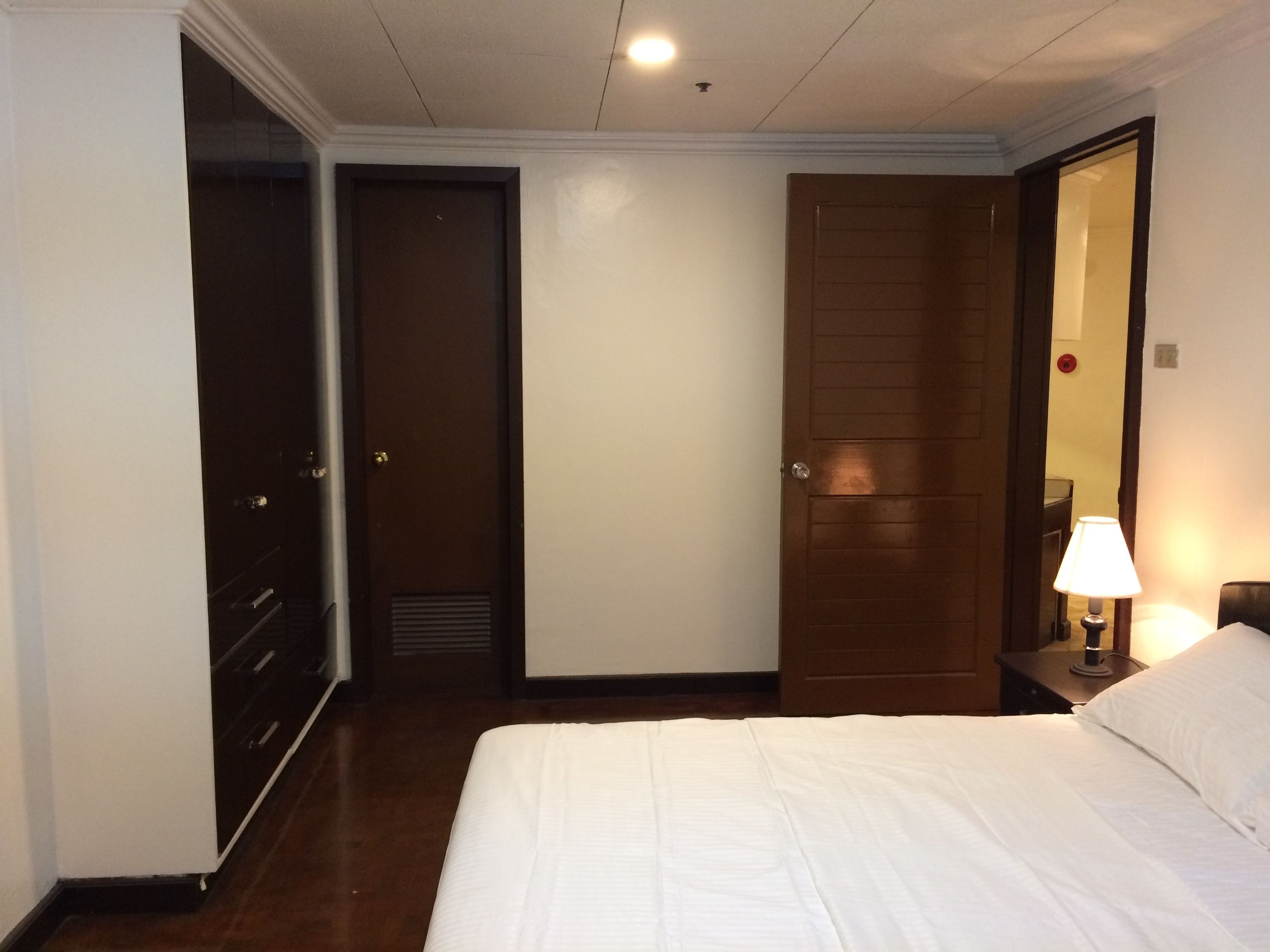 desk, free rollaway beds, free wifi