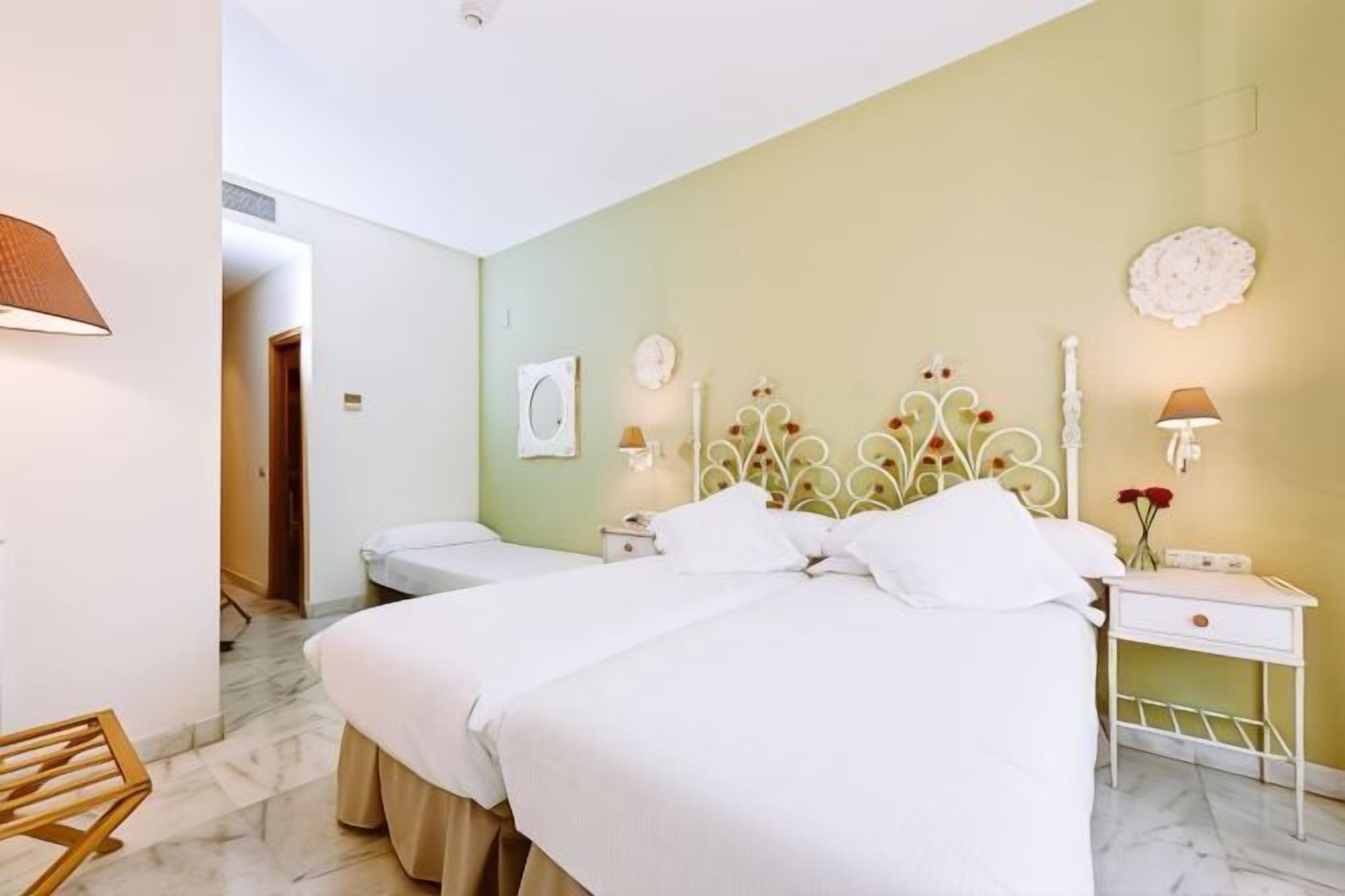 Premium bedding, in-room safe, individually decorated