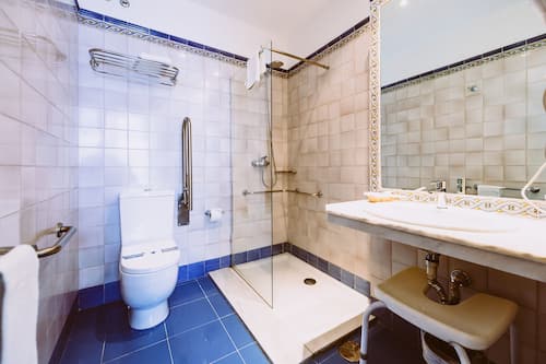 Single Room | Bathroom