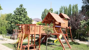 Children’s play area – outdoor