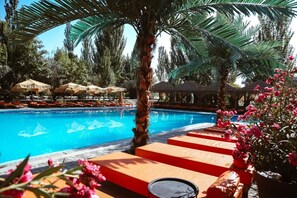Indoor pool, seasonal outdoor pool - Cross Apartments and Tours (Yerevan)