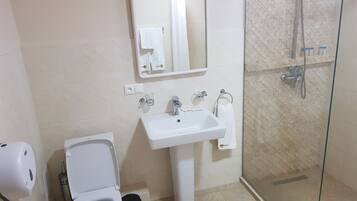 Family Apartment (2) | Bathroom | Shower, free toiletries, hair dryer, slippers