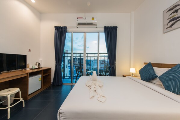 Habitación doble Deluxe, 1 cama Queen size, para fumadores, vista al mar | Servicios de la habitación