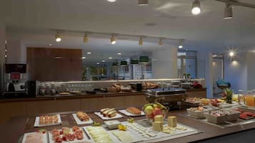 Tägliches Frühstücksbuffet gegen Gebühr