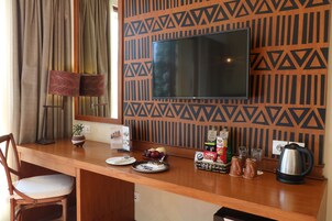 42-英寸LED 电视 （配备有线频道）、电视