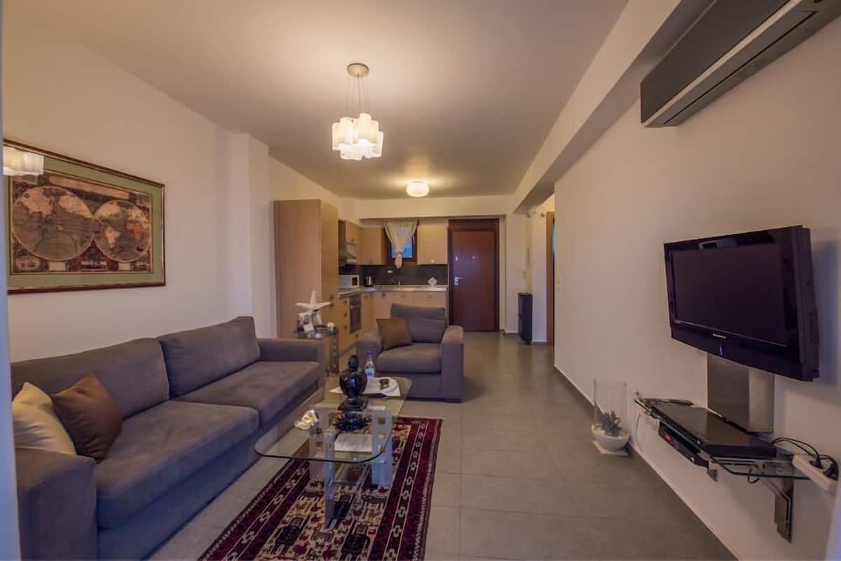 Villa, 2 habitaciones, vista al mar | Área de sala de estar | Televisión LCD y reproductor de DVD