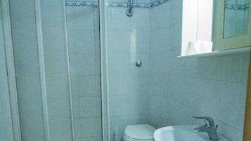 双人房, 私人浴室 (External) | 浴室 | 淋浴设施、吹风机、坐浴桶、毛巾