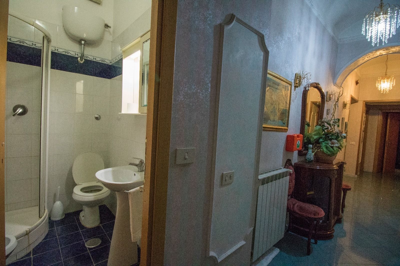 Chambre Double, salle de bains privée (External) | Salle de bain | Douche, sèche-cheveux, bidet, serviettes fournies
