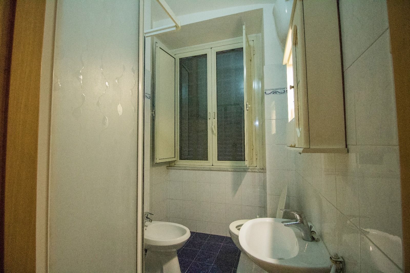 Doppelzimmer, mit Bad | Badezimmer | Dusche, Haartrockner, Bidet, Handtücher