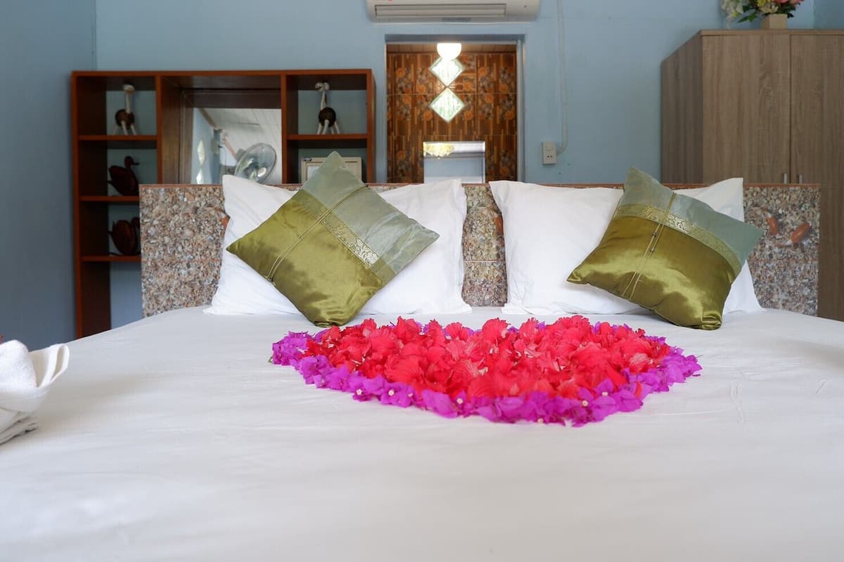 minibar, rollaway beds, free wifi