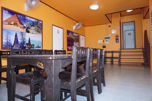 Living area - Culture Club Backpackers - Hostel (Ko Pha-ngan)