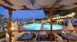 Seasonal outdoor pool, pool umbrellas, sun loungers - Anitas Hotel - All Inclusive (Alanya)