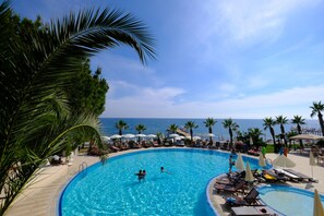 Seasonal outdoor pool, pool umbrellas, sun loungers - Anitas Hotel - All Inclusive (Alanya)