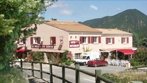 Front of property - Les Relais du Serre (Montjoux)