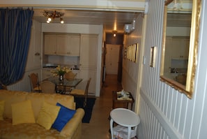 Apartment, 1 Bedroom | Living area