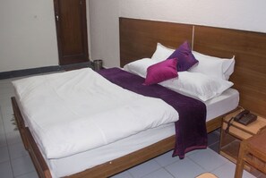 Desk, free rollaway beds, free WiFi