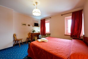 In-room safe, free cots/infant beds, free WiFi, bed sheets - Sport Hotel (Comelico Superiore)