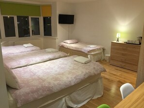 Quadruple Room, Ensuite | Soundproofing - Hazel Residence (Purley)