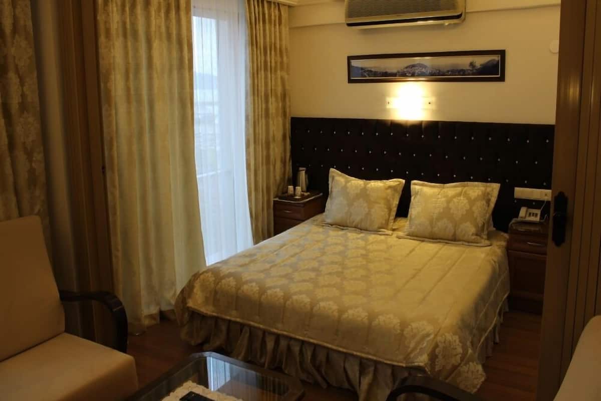 In-room safe, desk, free cribs/infant beds, free WiFi