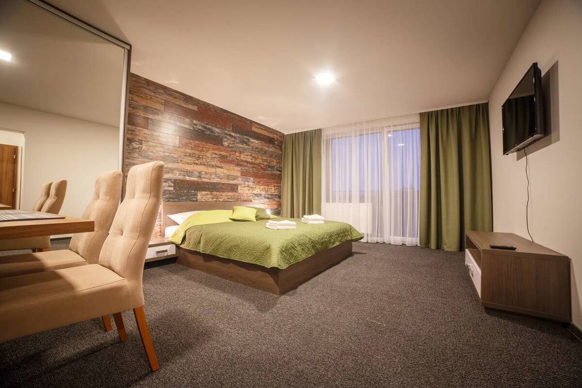 Free cots/infant beds, free WiFi